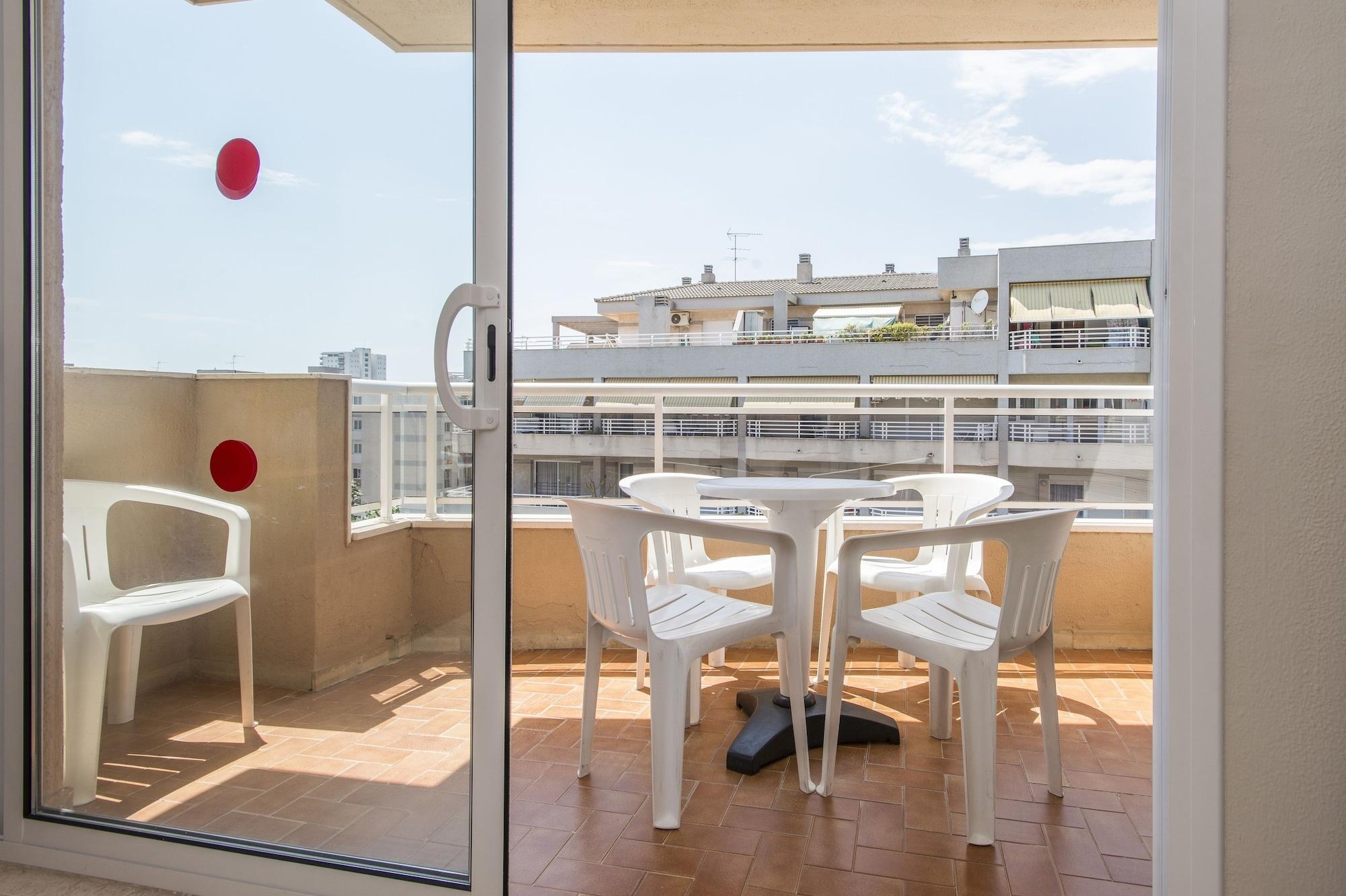 California Apartments Салоу Екстериор снимка