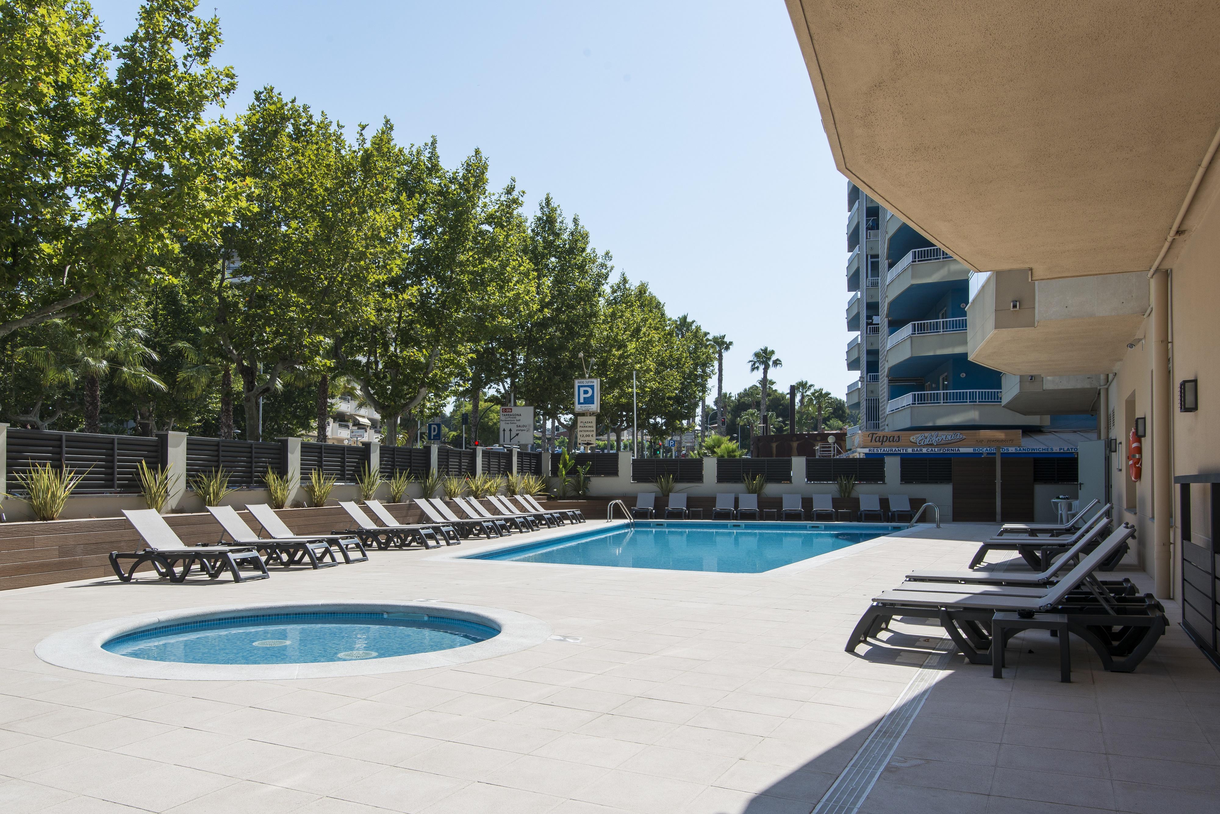 California Apartments Салоу Екстериор снимка