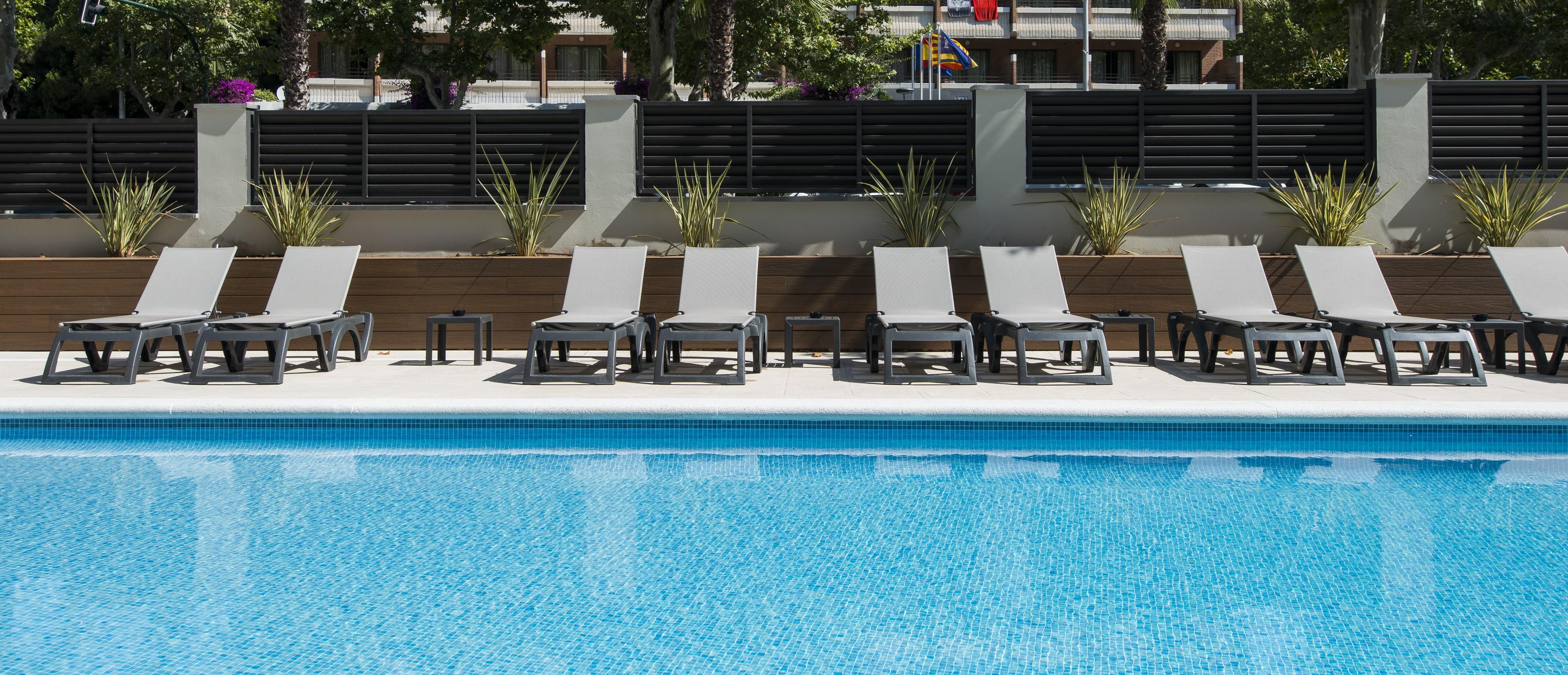 California Apartments Салоу Екстериор снимка
