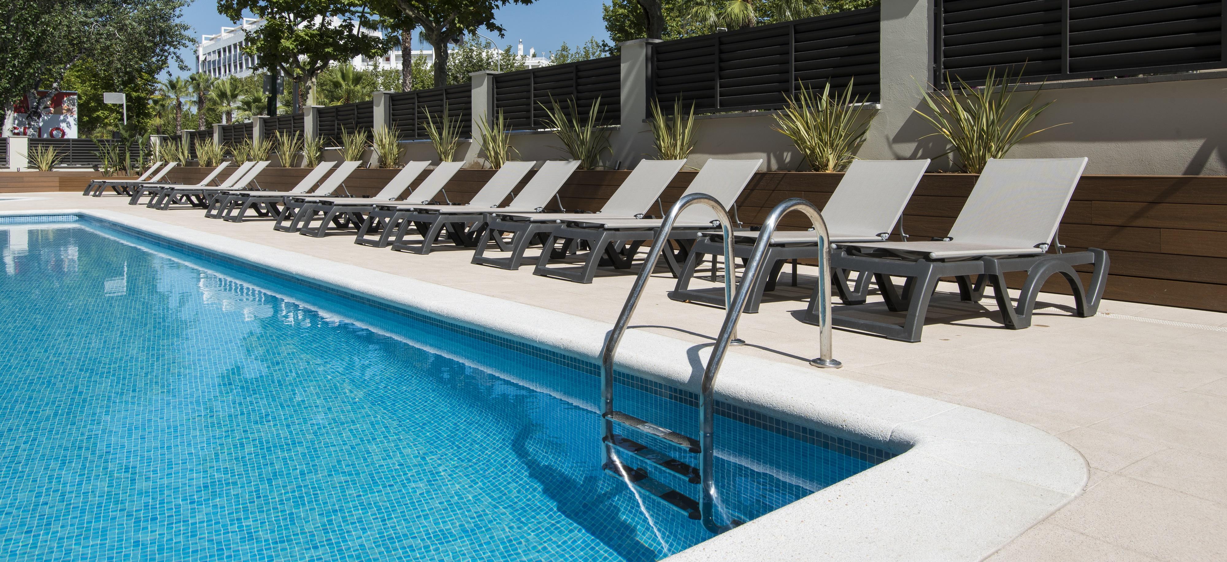 California Apartments Салоу Екстериор снимка
