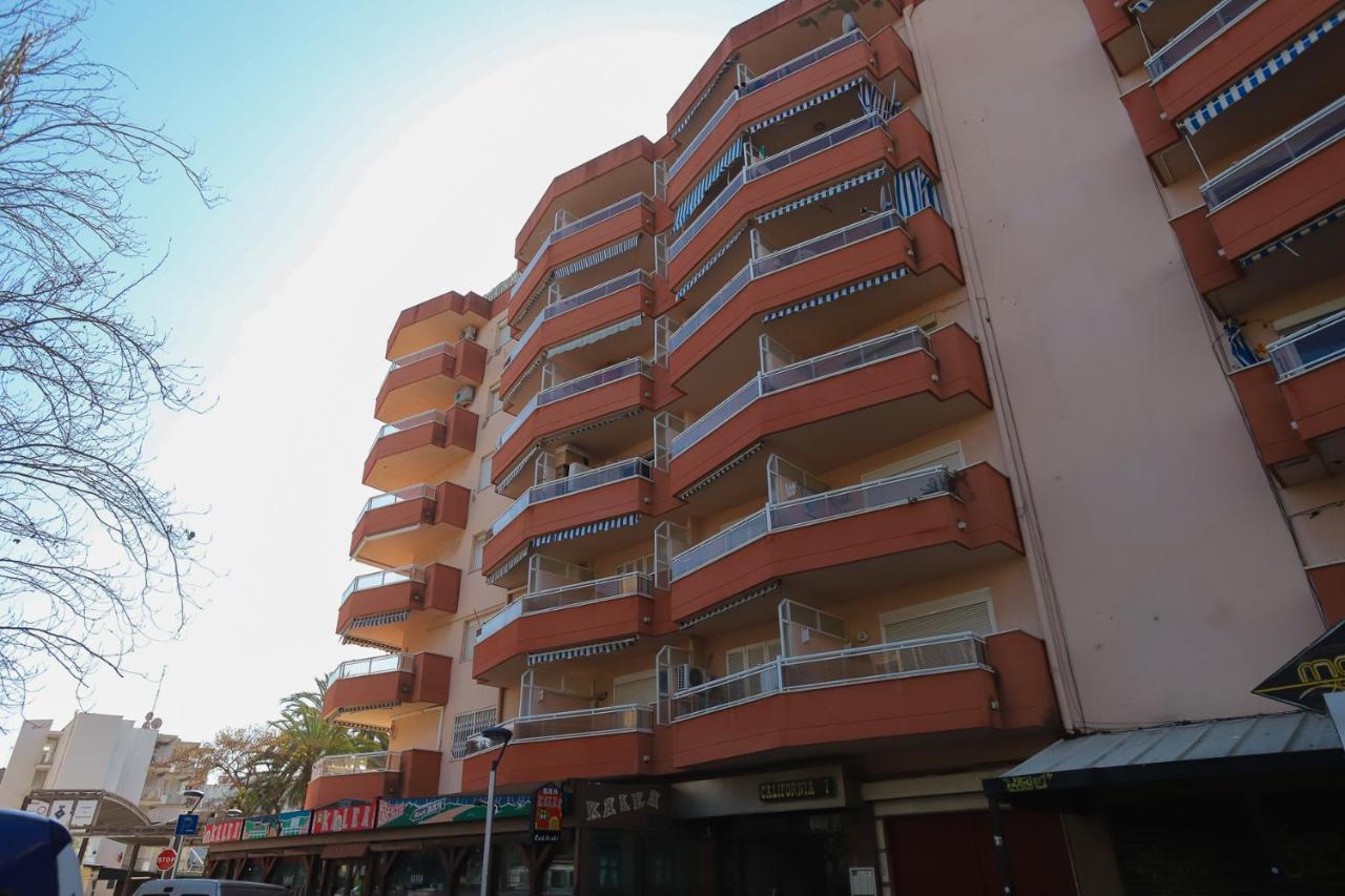 California Apartments Салоу Екстериор снимка