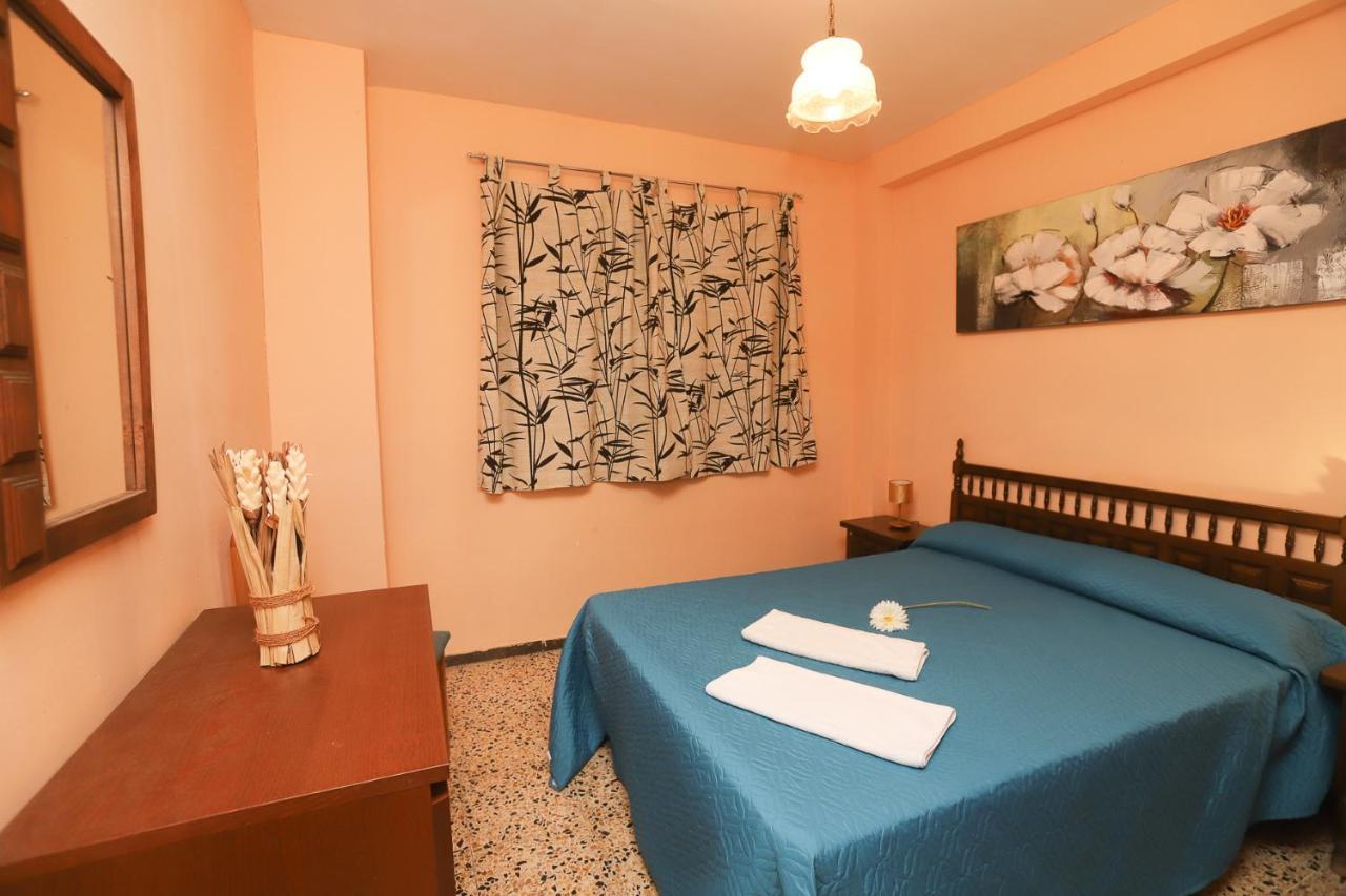 California Apartments Салоу Екстериор снимка