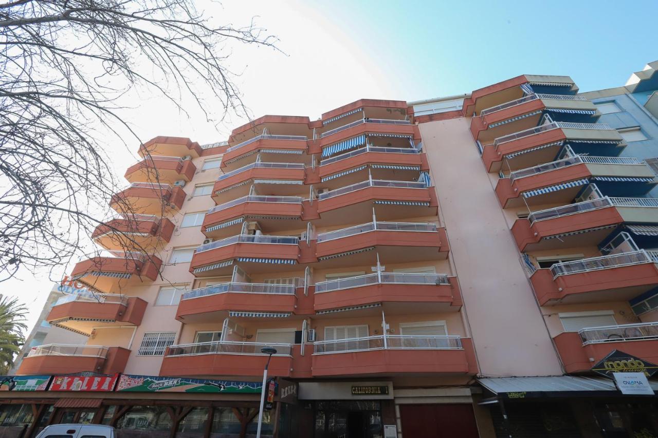 California Apartments Салоу Екстериор снимка